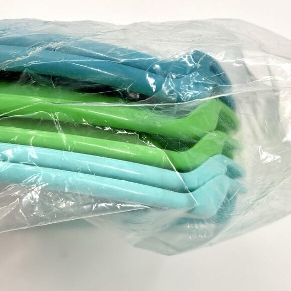 Set Of 6 THE PAMPERED CHEF 2823 10" Picnic Outdoor Party Plates Blue & Green NEW - Picture 5 of 7